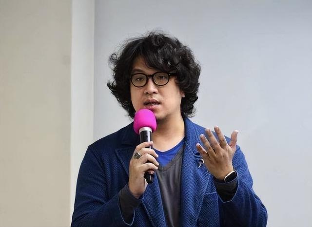 潜伏在中国的反华家族，靠大陆收入上亿，如今下场大快人心！