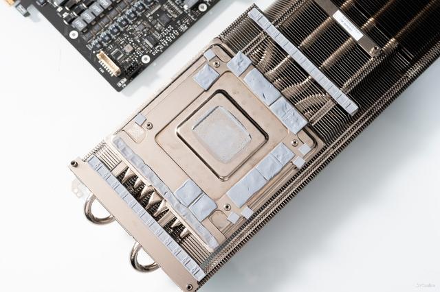 iGame RTX 5090 D v2火神显卡评测：凌厉方正硬汉！性能依旧能打！