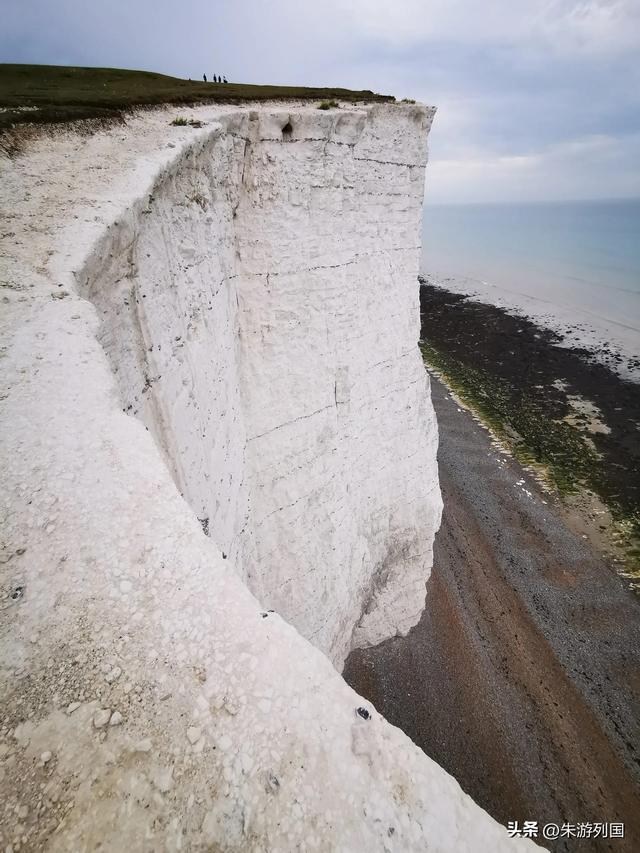 白色断崖与灰色天空，英国南部海岸线的另一种浪漫