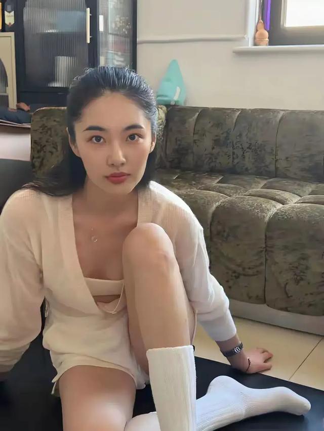 中国内地女模特前体操运动员陈碧舸