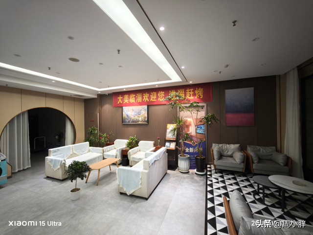 开封淄博双城记：现象级文旅名片的保鲜期，烧烤分化与武侠独秀