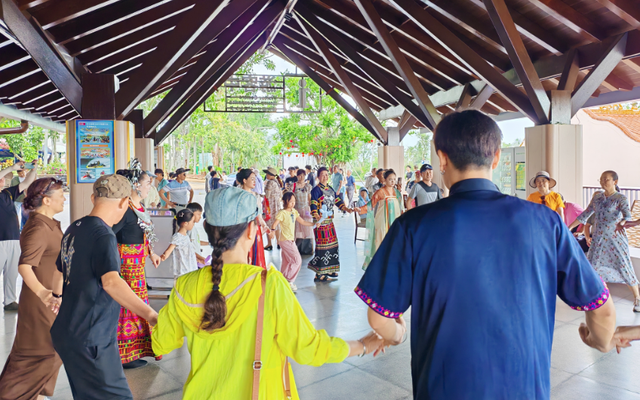 “文艺范”带动“旅游热”——海口国庆假期文旅融合成效显著