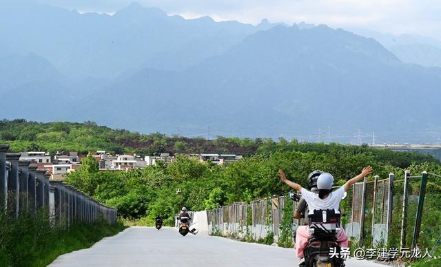 望 南 山