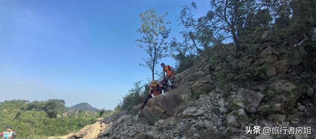 苏州大焦山不高的山峰却走出惊险之感，拍出了大片之作