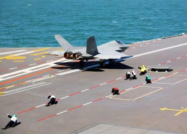 福建舰首秀：中国航母战斗力的“加速键	”已按下！