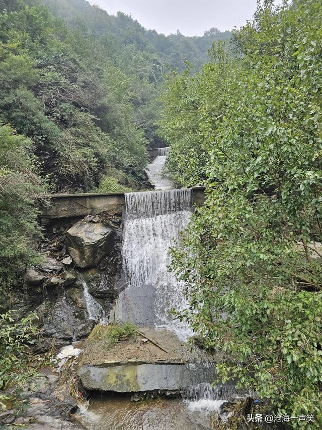 大山之诱惑，有雨天，有流泉，有飞瀑，有怪石，有森林，有魅力