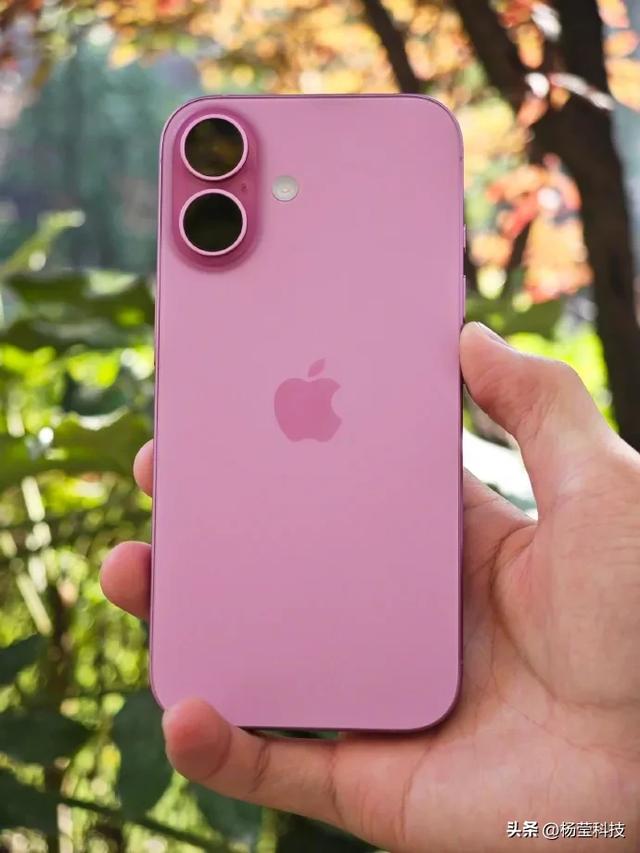 iPhone 16基础版五大配色大赏，谁才是颜值天花板？