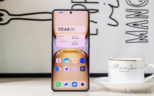 vivo手机诞生“新黑马”，首销打破销量纪录，8000mAh+跑分326万