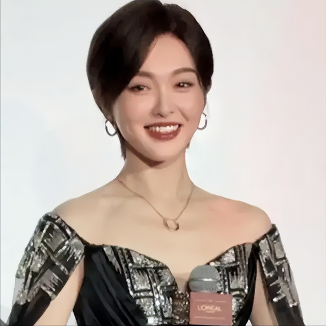 婚变传闻不到2月	，42岁唐嫣高调官宣喜讯，罗晋的近况却让人唏嘘