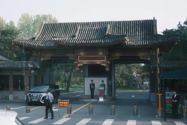 24小时武警站岗，钓鱼台国宾馆属于什么级别？住一晚要多少钱？