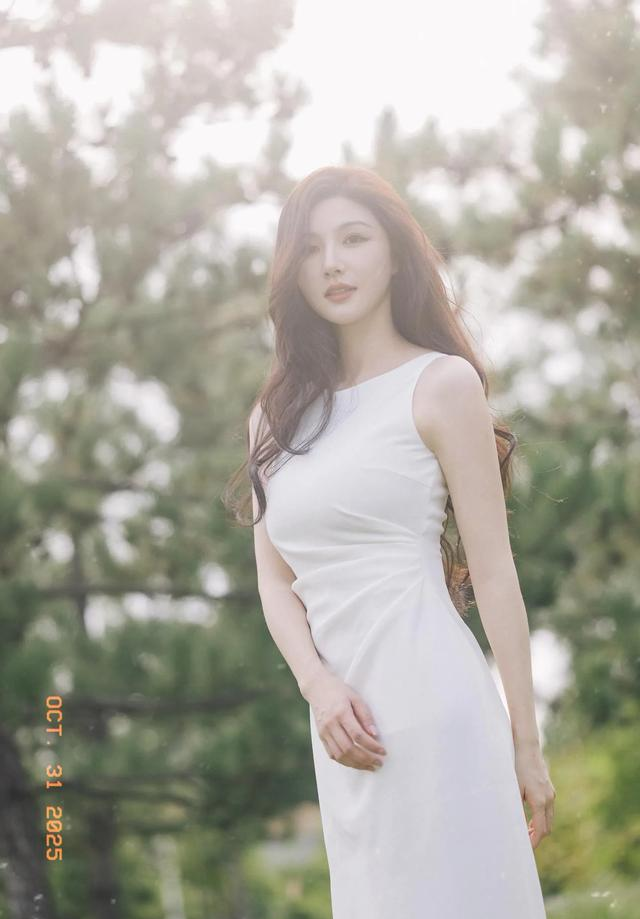 陈米麒 真是太好看了，身姿婀娜气质优雅，灵动美牟格外动人。