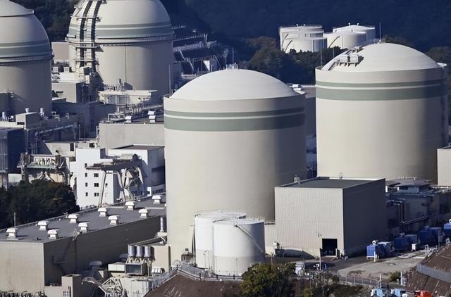 日本天皇亲自出山，对中国的反击正式开始，高市早苗憋出了一妙计