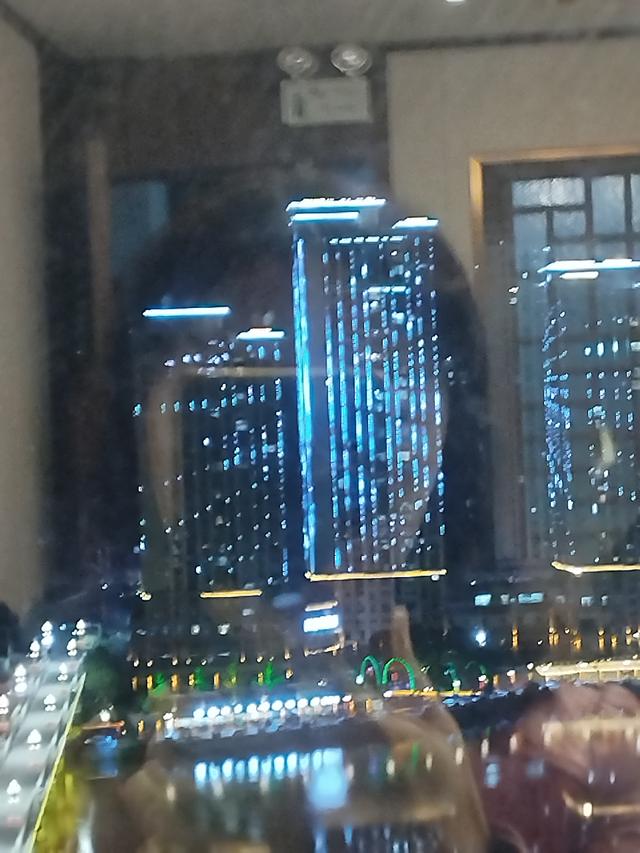 紫阳夜宴：当汉江遇见霓虹