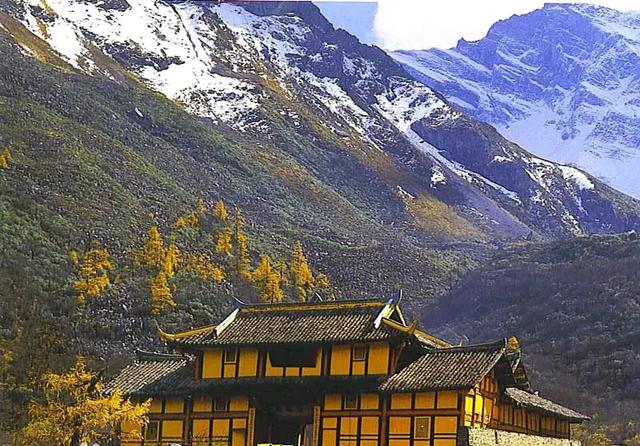 四川松潘的黄龙寺景区