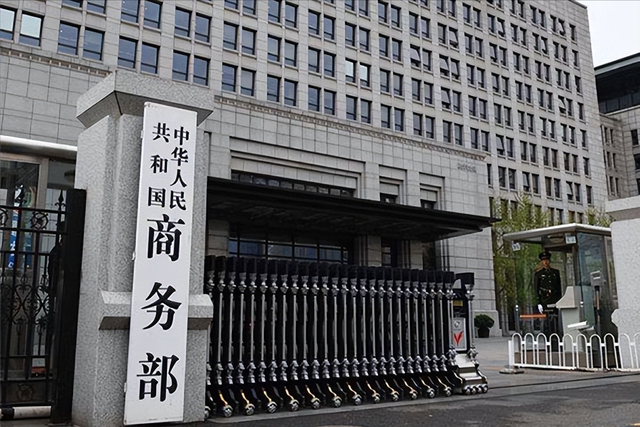 硬扛俩月后日本不行了	，中方第四波制裁开始，高市想见中方领导人