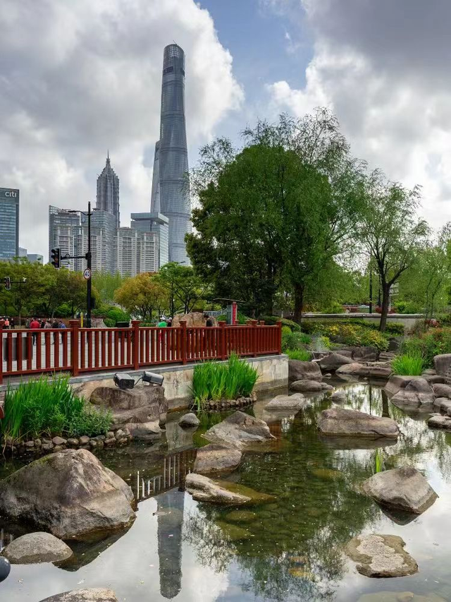 上海市中心又一公园拆除围墙！24小时开放！内藏明城墙和宝藏机位！怎么还有个“灶披间”？