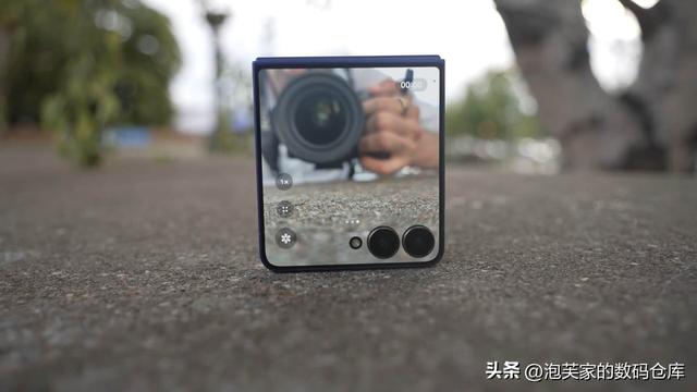 12+256卖7999 三星Z Flip7深度体验 比Flip6提升多少？三星用户多吗