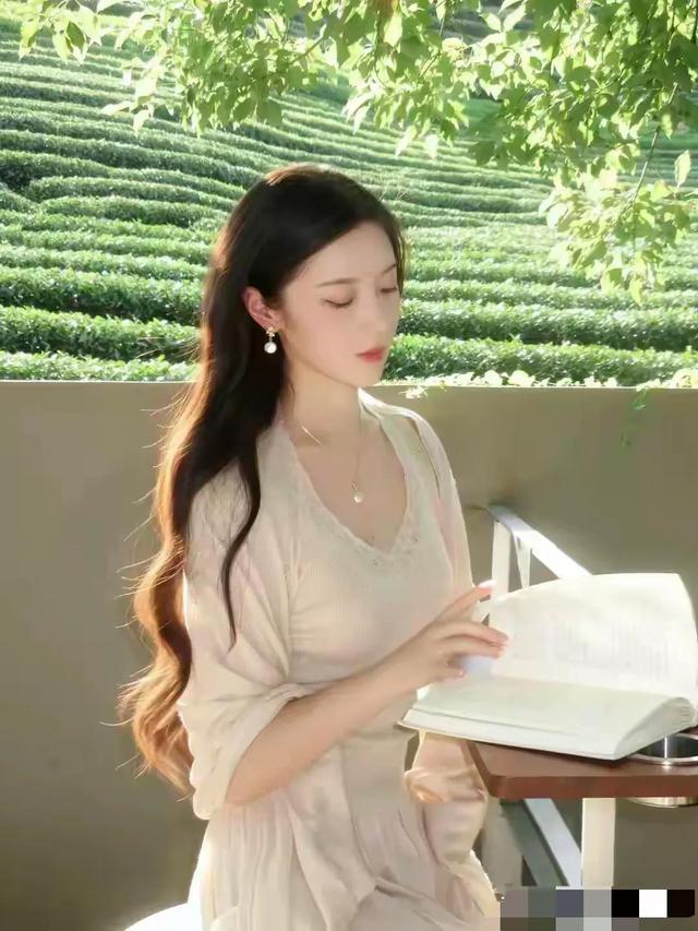 江西一校花好漂亮， 身高169cm，体重50kg 美的让人移不开眼