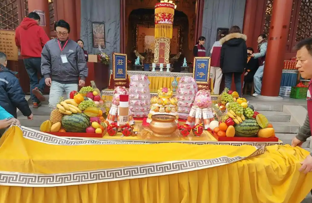 明日寒衣节，上坟祭祖需注意！上坟要带2样，4个规矩不可不知！