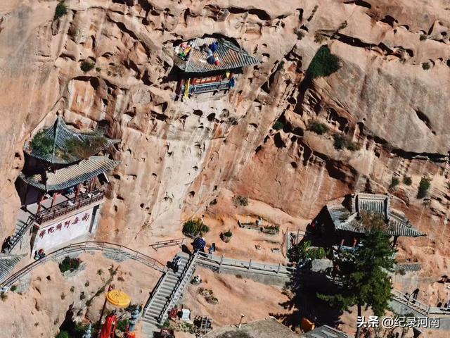 在甘肃张掖，有一被时光“雪藏”被大众低估的宝藏景点——马蹄寺