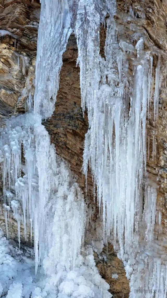 陇南，在冰瀑与雪野之间。