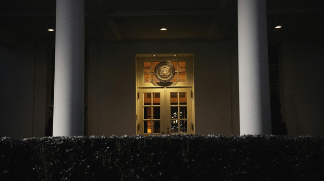 一份国家安全战略	，引爆美国内斗，特朗普被骂在写“国家遗书”