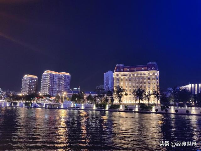 夜幕下的海河