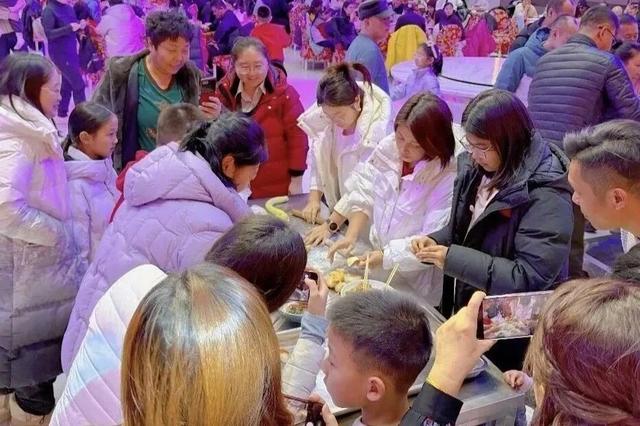 冰雪童话小城阿尔山点燃游客激情