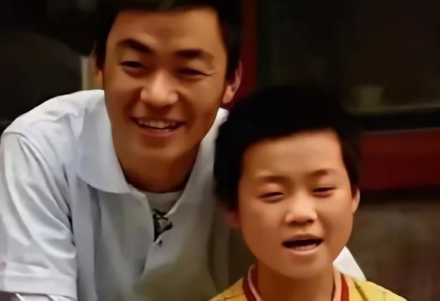 王宝强儿子已长大，是谁的亲儿子一目了然，观众：太像了