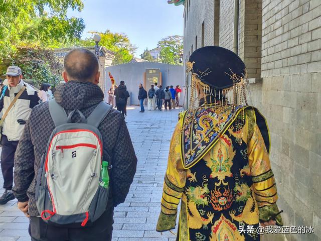 参观北京恭王府，过去一直觉得这是小景点，没想到游客居然这么多