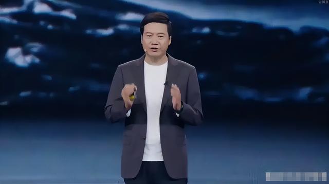 雷军自曝！坦言小米正遭遇两件大事，15年越做越大的原因藏在这？
