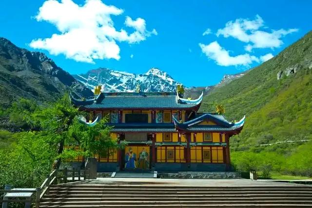 四川西北部黄龙景区的三个景点