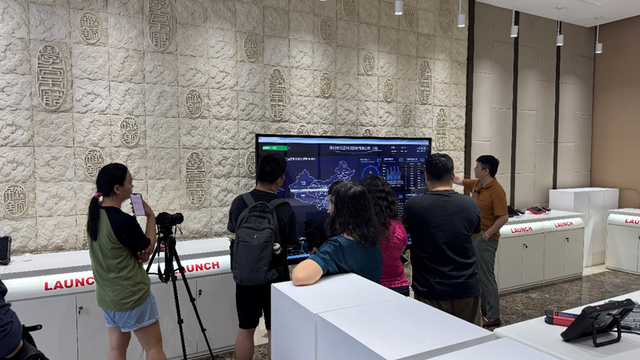 多家媒体探访元征科技，共话“AI智修” 与汽车后市场数字化发展