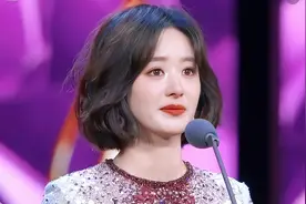 赵丽颖“身份”再次升级！央妈12字点评，伯乐冯小刚这次赢麻了！图片