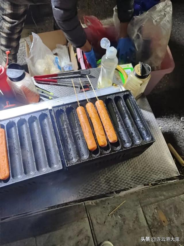 城西公园开园,毗邻主城区15分钟交通圈,山坡打铁花震撼力十足