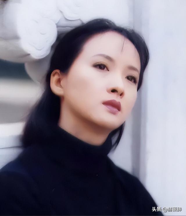 吃里扒外！定居美国13年，回国捞金惨遭“驱逐”，52岁活成了笑话
