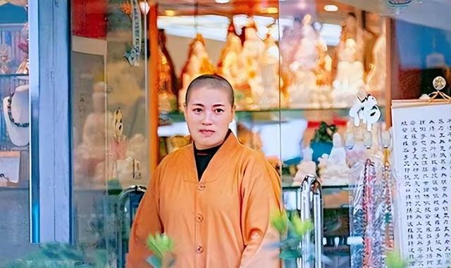 “风流尼姑”释智定落网，白天贪墨钱财，晚上与和尚醉生梦死！
