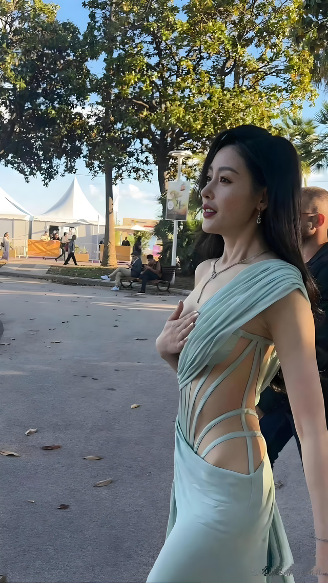 张天爱的胯才是真的胯啊，顶级腰臀比