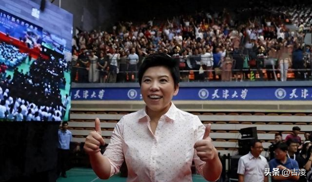 败国家20亿,向洋人下跪,改儿子国籍？"乒坛传奇"邓亚萍用行动破谣