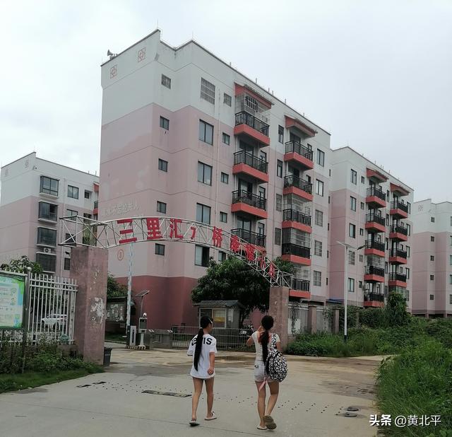 广西南宁市离上林县城仅三公里而得名的三里镇，古代则是军事重镇