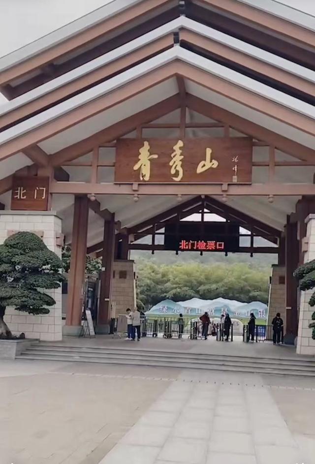 我和老伴孙子继续旅游，到南宁植物园（青秀山）留下最珍贵的回忆