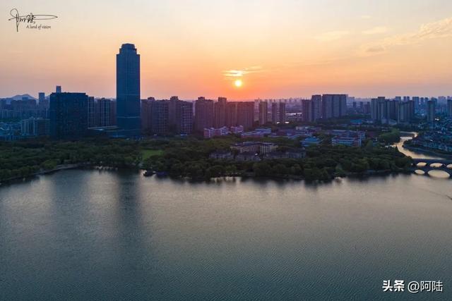 瓜渚湖畔优雅恬静、风光秀美，不知不觉间竟成了绍兴最宜居的地方