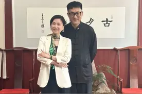 二饼拜师著名歌唱家钱琳教授为师！怪不得吹拉弹唱都会！图片