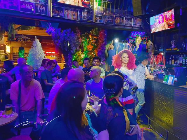 中国游客第一次看“泰国人妖”，为什么却说跟想象中不一样？