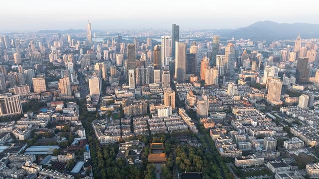 我国首个被撤销的直辖市，曾是六朝古都，今成知名旅游城市