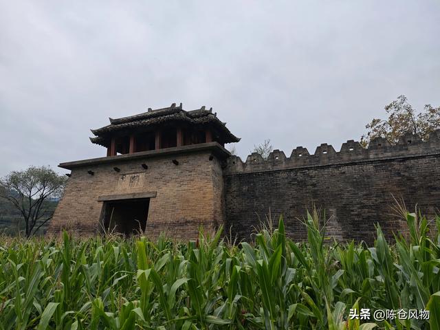 曾是陕西第一座影视城，如今只剩残垣断壁的宝鸡钓鱼台影视城