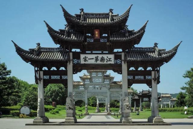 去了一个超绝松弛感小城，比起当卷王，这里的人更爱“活在当下”