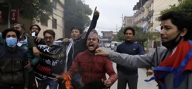 生死存亡，解放军抵达尼泊尔，尼：若非中国，我们就是下个锡金