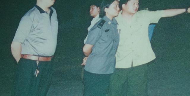 女包公任长霞：扫黑3年04年意外殉职，却在司机身上搜出60万支票