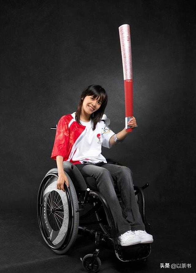 体操名将桑兰现状：瘫痪15年后嫁经纪人，婚后被丈夫和儿子宠上天